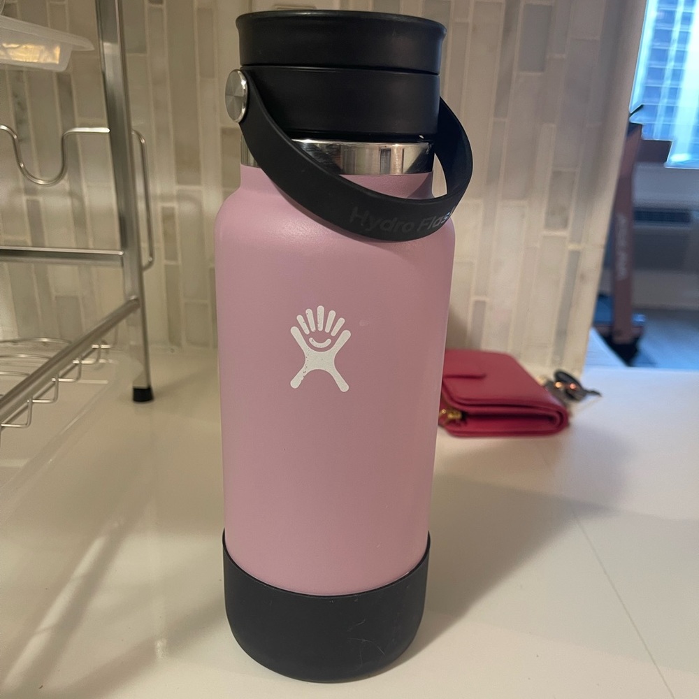Lilac 32oz wide mouth Hydro Flask & Boot